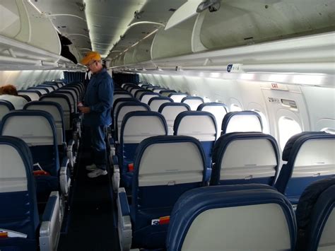 boeing 717 interior